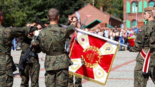 "Naucz się dobrze robić małe rzeczy". Przysięgali na sztandar