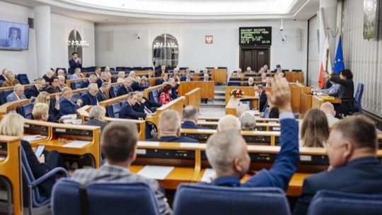 Prezydent obraża intelekt Polaków? Kontrowersyjne pytanie referendalne i twarde NIE od Senatu Prezydent obraża intelekt Polaków? Kontrowersyjne pytanie referendalne i twarde NIE od Senatu