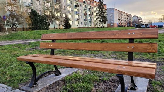 Nie chcemy tych ławek. Czy to kolejna samowola budowlana?