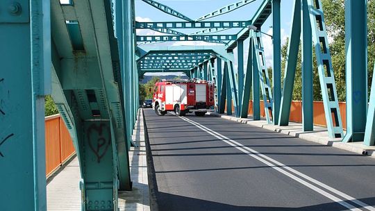 Nie chciała go, to skoczył z mostu