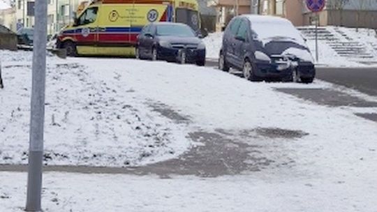 Nie odśnieżono chodnika, który przerobiła gmina i doszło do wypadku - skarżą się czytelnicy