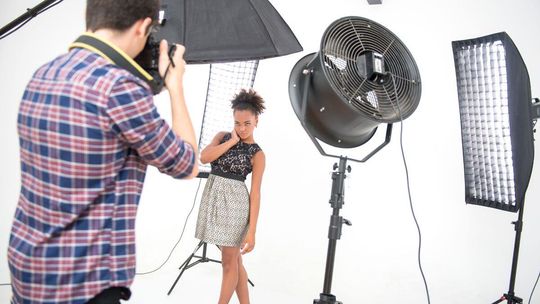 Czy straszenie przez Brzoskę zwolnieniami przez sztuczną inteligencję ma sens? 25 proc. zawodów zagrożonych