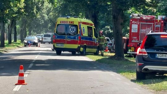 Ranny policjant podczas akcji na drodze. Kobieta w ciąży w szpitalu