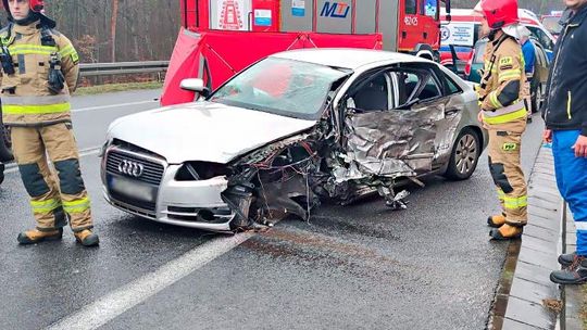 Nie żyje kierowca tego audi. Zderzenie z ciężarówką