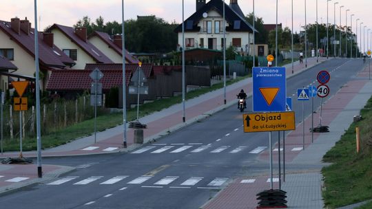 Niebezpieczna "zabawa" znakami drogowymi