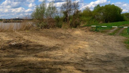 Nielegalne rozebranie wału przeciwpowodziowego zgłoszono policji. Wszczęto postępowanie 