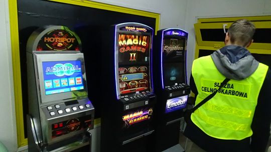 Nielegalny hazard w Gryfinie. Mundurowi w warzywniaku "U Darka"