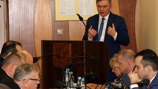 -Nieprawdę mówisz, panie burmistrzu! - twierdzi prezes spółdzielni. –Podwyżki są nieuzasadnione! – odpowiada wiceburmistrz -Nieprawdę mówisz, panie burmistrzu! - twierdzi prezes spółdzielni. –Podwyżki są nieuzasadnione! – odpowiada wiceburmistrz