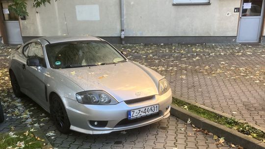 Wyrwana blokada i trąbienie przez pracownika PUK. Co na takie parkowanie GTBS?