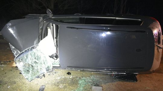 Nietrzeźwy "kamikadze" na południu powiatu gryfińskiego "położył" auto