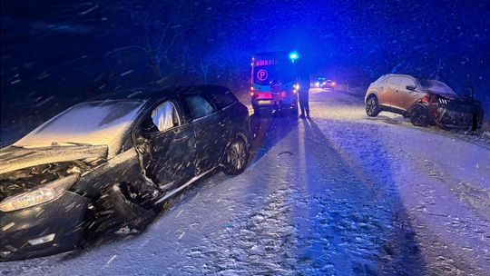 Nietrzeźwy kierowca spowodował zderzenie trzech pojazdów [FOTO]