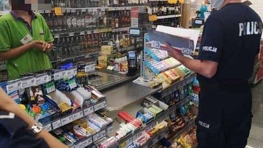 Nietrzeźwy pojechał po wódkę. Wpadł w sklepie!