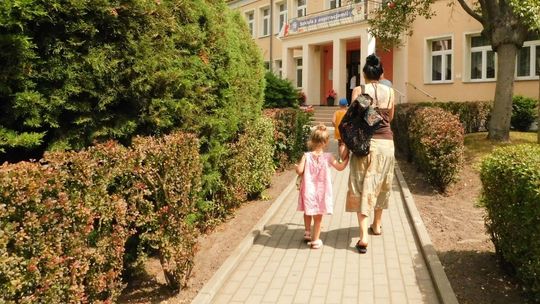 Niewielkie kolejki przed lokalami wyborczymi