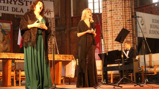 Niezwykłe głosy zabrzmiały w wyjątkowej scenerii [WIDEO, FOTO]