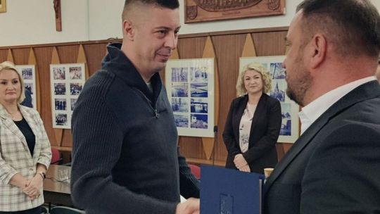 Nominacja dla nowego sołtysa w cieniu przegranej burmistrza. Nowy lider powitany na sesji