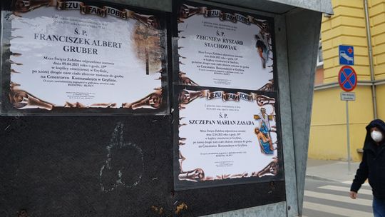 Nowa klepsydra na nieciekawej tablicy Nowa klepsydra na nieciekawej tablicy