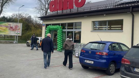 Nowe Dino już otwarte! Balony, lizaki i... jak u Wokulskiego?