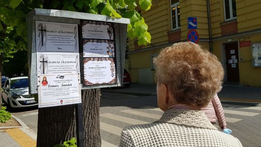 Nowe nazwiska na... klepsydrach