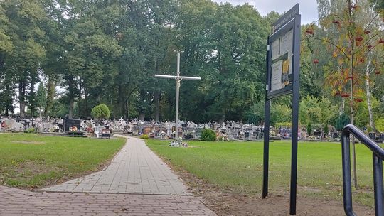 Nowe tablice zamontowano na cmentarzu komunalnym [ZDJĘCIA]