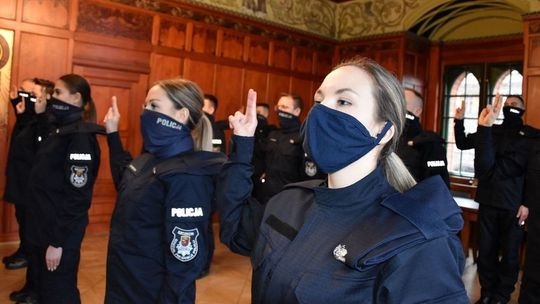 Nowi policjanci uroczyście ślubują