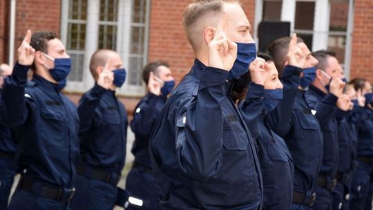 Nowi policjanci złożyli ślubowanie w Gryfinie