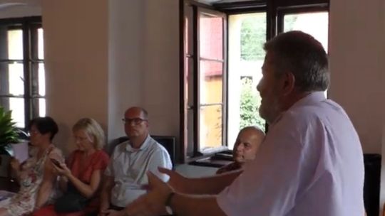 O co chodzi z uchwałami na sesji?