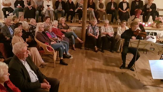 O koncertach w dawnej oborze i o artyście Winklerze w Dzień dobry TVN