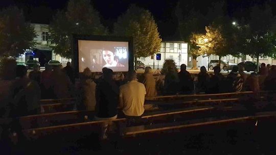 O miłości pod chmurką. Oby dopisała pogoda