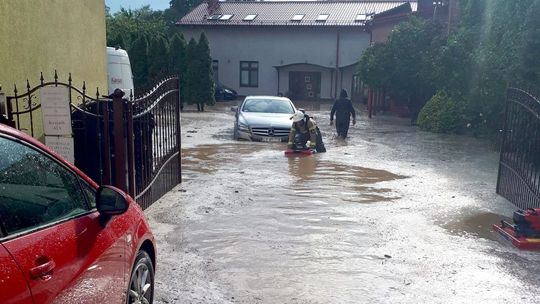 Oberwanie chmury! Zalane domy, sklepy i hotele [FOTO, WIDEO]