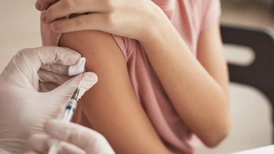 Obowiązkowe szczepienia dla wszystkich? Polacy zabrali głos
