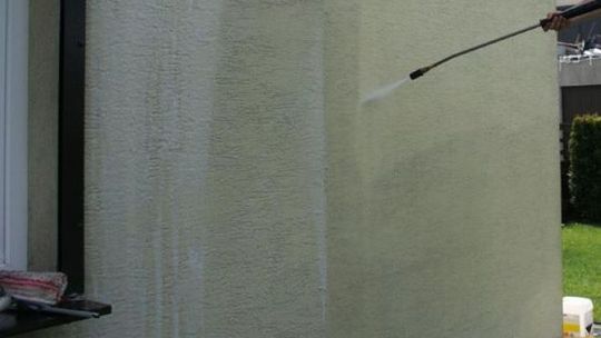 Obrzucił dom farbą w Boże Narodzenie