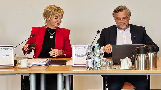 Oburzają się sposobem zarządzania budżetem powiatu