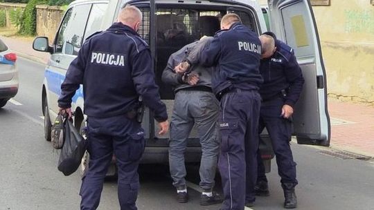 Oburzony odurzony w BMW