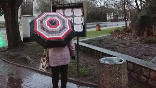 Odchodzenie bliskiej osoby jest jak pęknięcie lustra – trudno naprawić