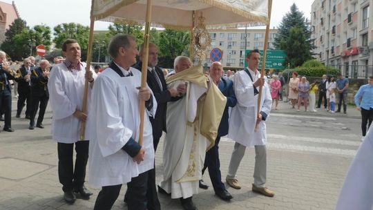 Oddali cześć Bogu, obecnemu w Najświętszym Sakramencie Oddali cześć Bogu, obecnemu w Najświętszym Sakramencie