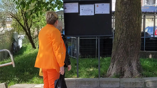 Odejście bliskich nie kończy naszych więzi, lecz przenosi je do krainy wspomnień