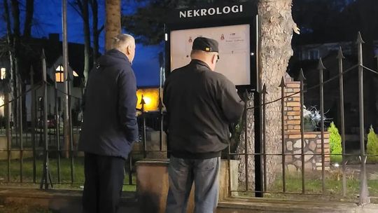 Odejście bliskiej osoby to moment, w którym zegar serca przestaje bić w rytm codzienności