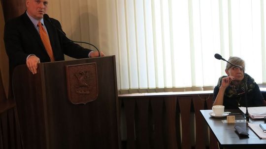 Odkryje karty o stanie finansów