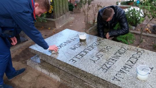 Odnaleźli zapomniany nagrobek