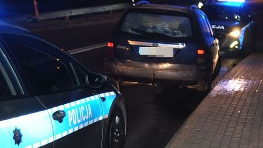 Odurzony wsiadł za kółko. Policjanci znaleźli w samochodzie twardy narkotyk
