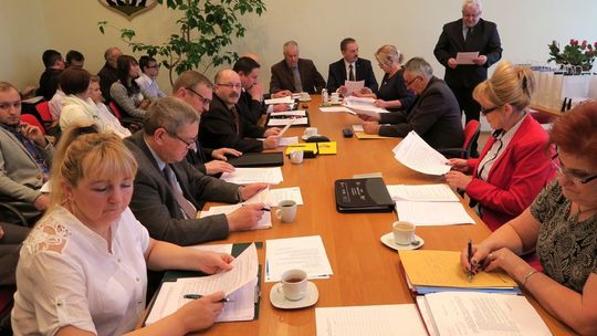 Odwołać burmistrza w referendum, a nie skarbnika zwalniać – uważa opozycja