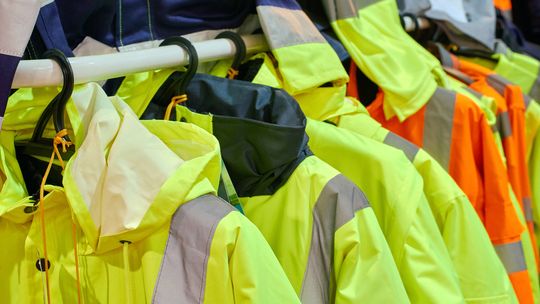 Odzież odblaskowa dla pracowników budów i drogowych - Klucz do bezpieczeństwa i widoczności