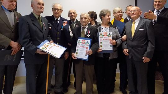 Odznaczono zasłużonych, niektórych pośmiertnie