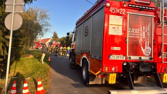 Ogień zajął poddasze domu! Akcja strażaków trwała wiele godzin