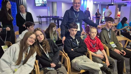 Ogólnopolski sukces naszych uczniów. Zbudowali inteligentne oświetlenie i zaprogramowali zwycięskiego robota