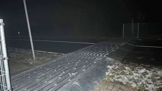 Ogromny i wysoki próg na drodze do Mescherin. Kierowcy, zwolnijcie!