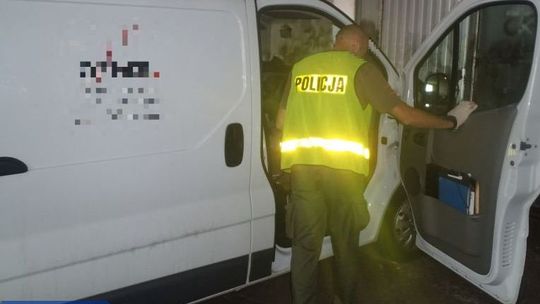 Okradali pojazd dostawczy. Wpadli na gorącym uczynku
