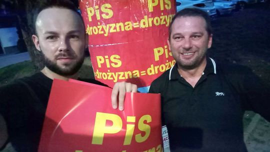 Oplakatowali miasto hasłami "PiS = drożyzna" [ZDJĘCIA]