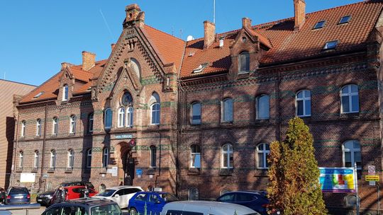 Opóźnienia w szczepieniu drugą dawką nauczycieli z terenu powiatu