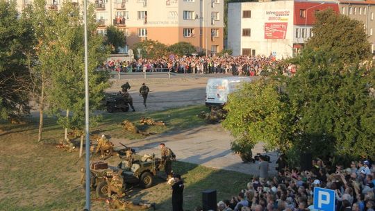 Orły nad Nijmegen - rekonstrukcja historyczna na nabrzeżu